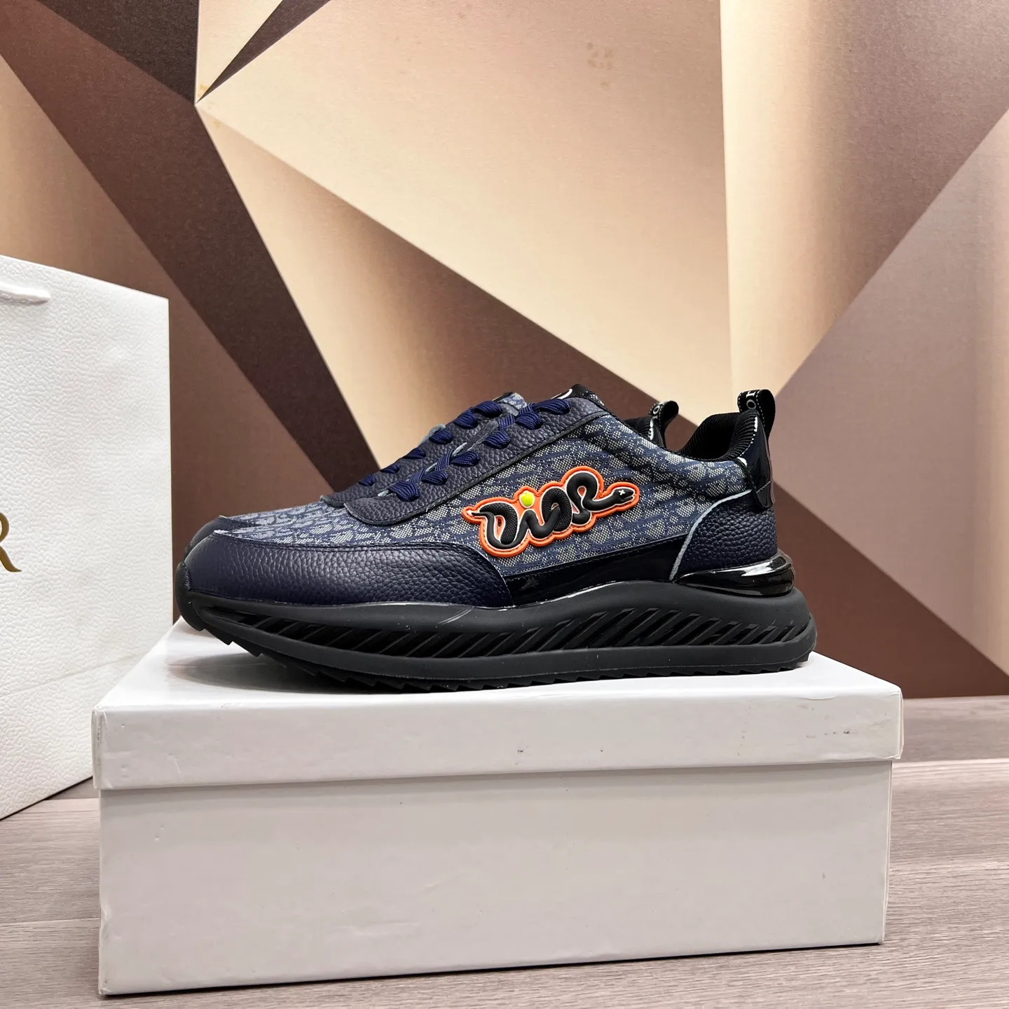 Factory price: 438💰Dior original quality.~ Unique modern style sneakers. 🏃A must-have casual shoe for trendy men😍😍 Imported cowhide fabric, sheepskin foot pads (refuse to discolor and grind feet) soles: Original soles specially provided by the original factory, French lazy style design ⚠️Fit to the feet, original quality, super comfortable original soles. It’s like shooting the real thing🎬The real thing is better, high-quality sneakers, men’s shoe size: 38-44 (45 and 46 can be customized)